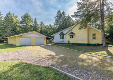 9733 Country Ln, Woodruff, WI 54568