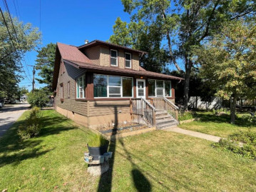 713 Pine St E, Eagle River, WI 54521