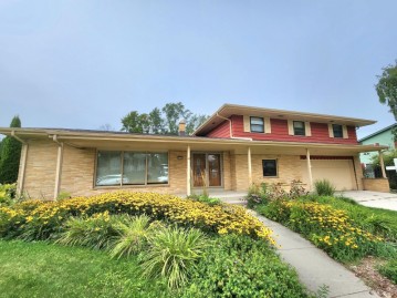 816 Pershing Ave, Sheboygan, WI 53083-3162