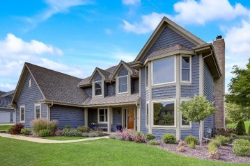 352 Regatta Dr, Port Washington, WI 53074