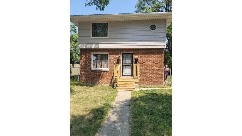 5938 N 61st St 5940 Milwaukee, WI 53218 by Realty Dynamics $229,900