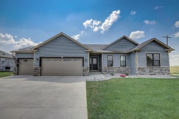 800 Linda Ln, Watertown, WI 53094