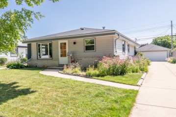 3764 S 95th St, Milwaukee, WI 53228-1435