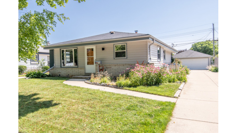 3764 S 95th St Milwaukee, WI 53228 by Shorewest Realtors $284,900