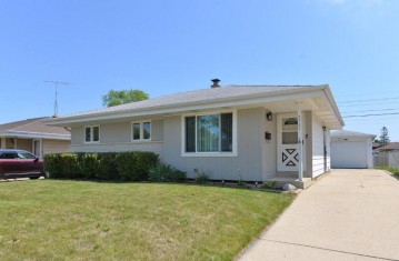 2707 Donna Ave, Racine, WI 53404-1815