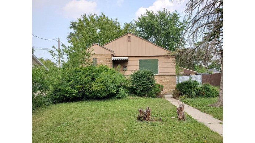 4860 N 47th St Milwaukee, WI 53218 by TerraNova Real Estate $62,000