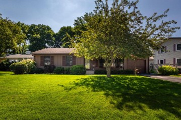 1224 Cliffwood Ln, La Crosse, WI 54601-6024