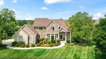 108 Trails Edge Ct, Hartland, WI 53029