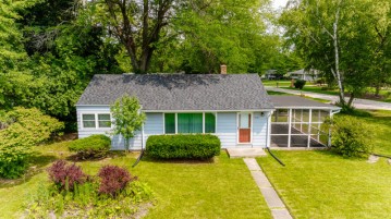 15140 Golf Pkwy, Brookfield, WI 53005-4062