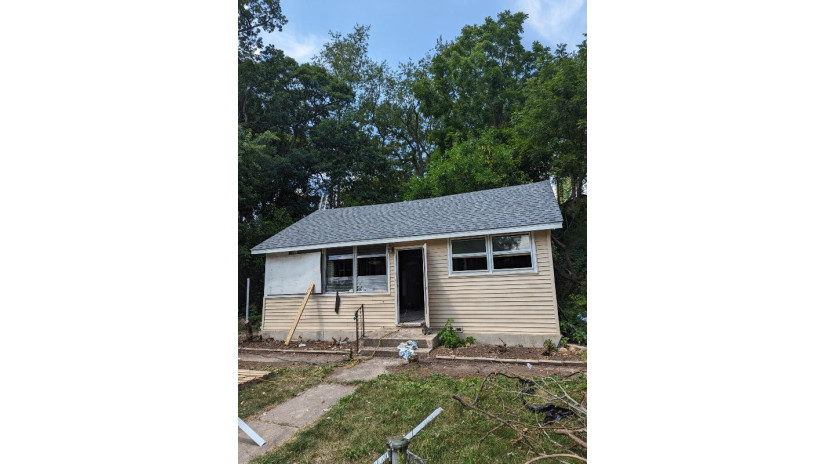 33900 Palm Dr Burlington, WI 53105 by The Curated Key Collective $86,000