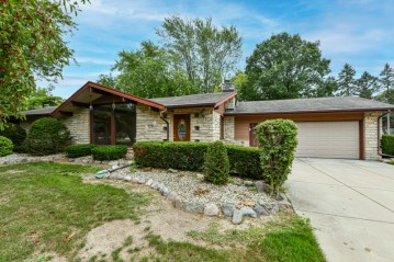 2111 W Cedar St, Oak Creek, WI 53154-1307