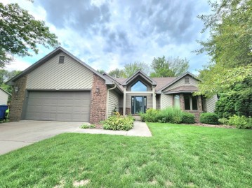 4418 Hunters Glen Dr, Sheboygan, WI 53083-1745