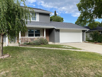 W71N1054 Hampton Ave, Cedarburg, WI 53012