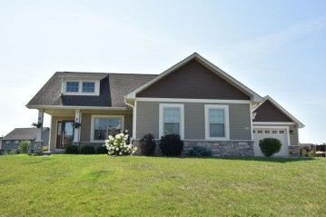 8178 S Shadwell Cir, Franklin, WI 53132-2062