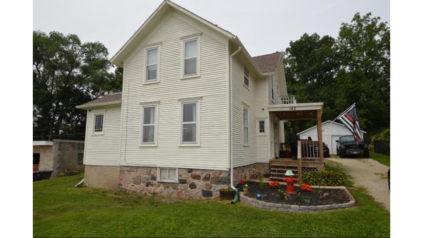 140 Main St Sullivan, WI 53178 by Hometowne Realty LLC $275,000