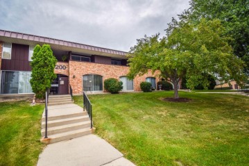 4200 W Rivers Edge Cir 9, Brown Deer, WI 53209