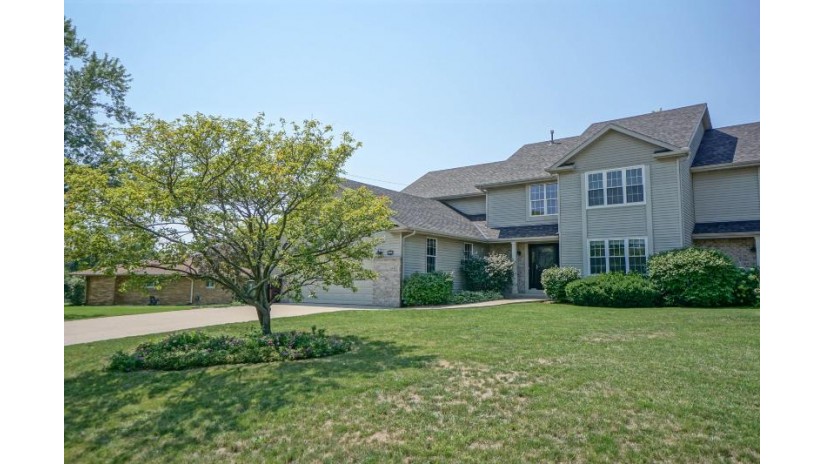 16705 W Observatory Rd New Berlin, WI 53151 by Lake Country Flat Fee $419,900