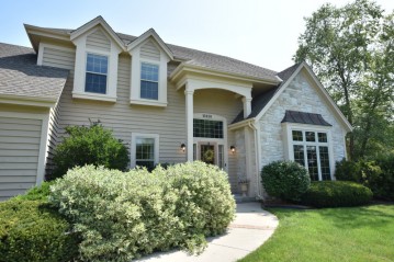 10420 N Burning Bush Ln, Mequon, WI 53092-4487