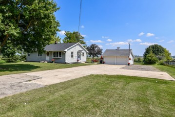 5025 69th Dr, Yorkville, WI 53182-9470