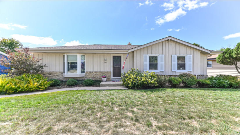 1511 Wolf Ct Waukesha, WI 53186 by Shorewest Realtors $357,000