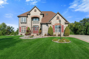 7981 S Bernards Way, Oak Creek, WI 53154