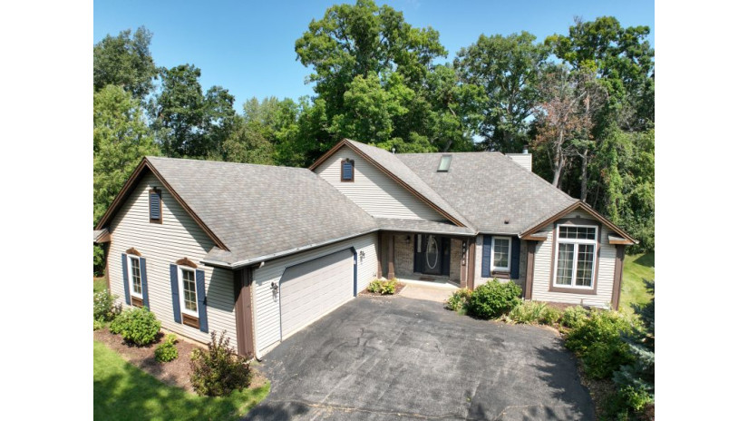 4515 Empire Ln Waterford, WI 53185 by Shorewest Realtors $499,000