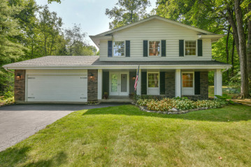 W3489 Oakwood Dr, Geneva, WI 53147