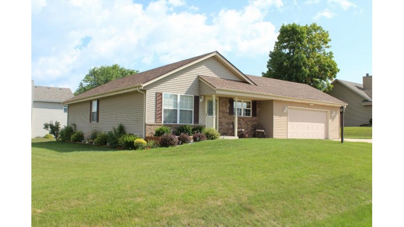 3232 Redbird Ln Caledonia, WI 53402 by Coldwell Banker HomeSale Realty - Wauwatosa $299,000