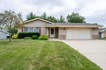 S69W14929 Dartmouth Cir, Muskego, WI 53150