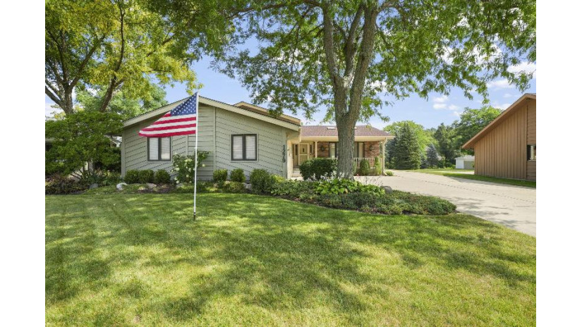 1279 39th Ave Kenosha, WI 53144 by Cove Realty, LLC $439,900