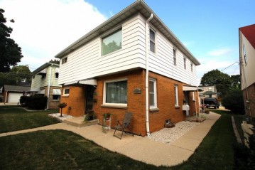 2524 S 63rd St, Milwaukee, WI 53219-2627