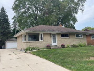 123 Brookdale Dr, South Milwaukee, WI 53172-1214