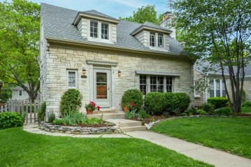 2733 Lefeber Ave, Wauwatosa, WI 53210-1141