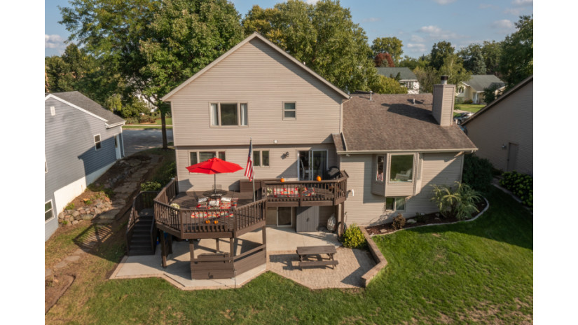 1902 Brooks Ct West Bend, WI 53090 by Shorewest Realtors $445,000