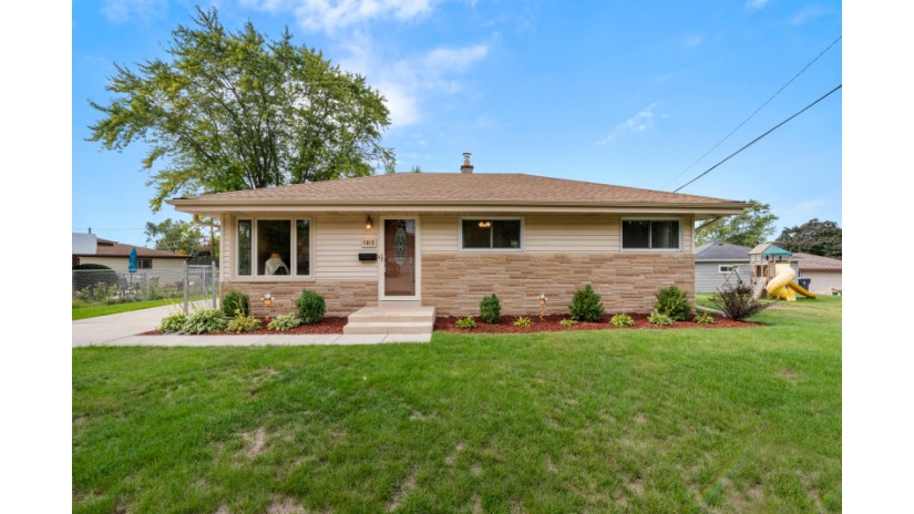 1813 Enterprise St Waukesha, WI 53189 by Shorewest Realtors $295,000