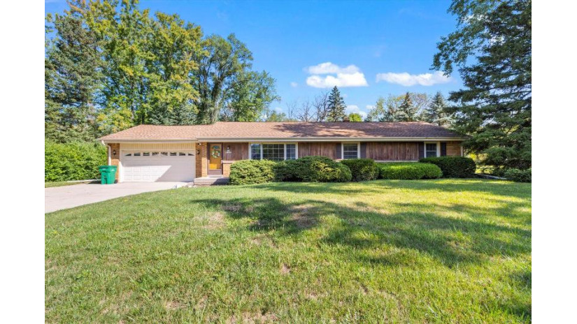 N58W15882 Cheryln Dr Menomonee Falls, WI 53051 by Coldwell Banker Realty $350,000