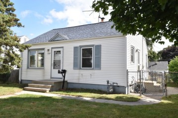 3148 S Chase Ave, Milwaukee, WI 53207-2636