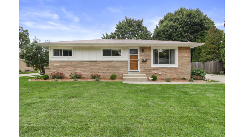 3982 S 75th St Milwaukee, WI 53220 by Shorewest Realtors $250,000