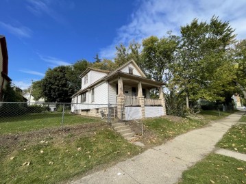 2651 N Buffum St, Milwaukee, WI 53212-2912