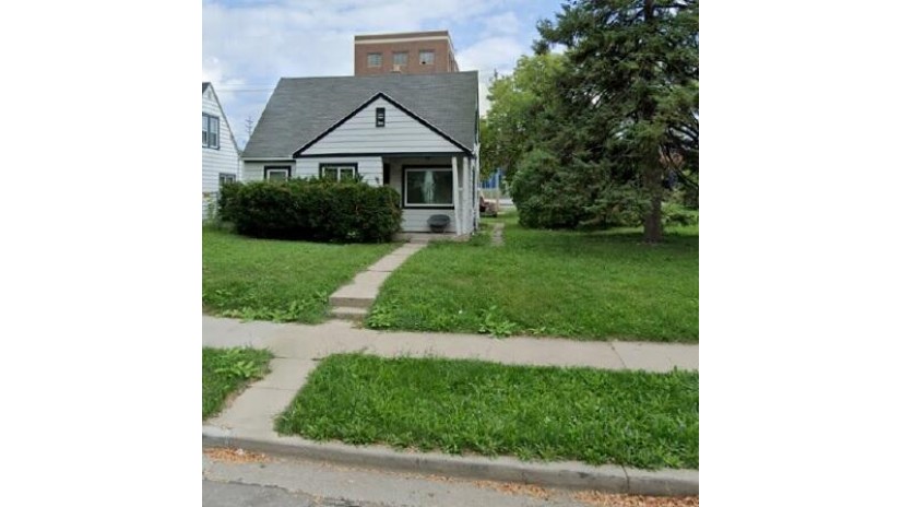 3616 N 36th St Milwaukee, WI 53216 by Midwest Executive Realty - 414-395-8771 $75,000