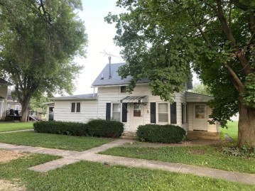 307 Plummer Avenue, Chadwick, IL 61014