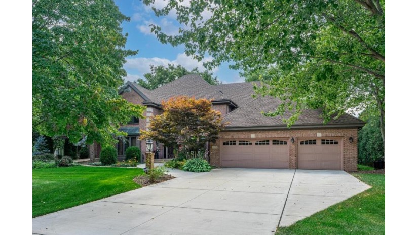 2158 CARRINGTON CHASE Rockford, IL 61114 by Dickerson & Nieman $500,000