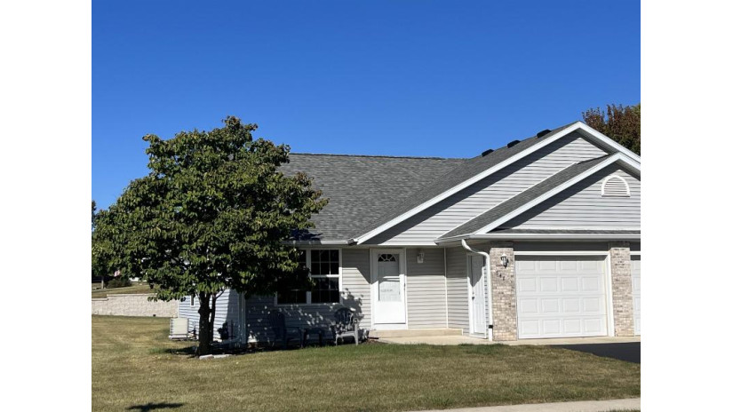 647 Grove Street Pecatonica, IL 61063 by Gambino Realtors $157,900