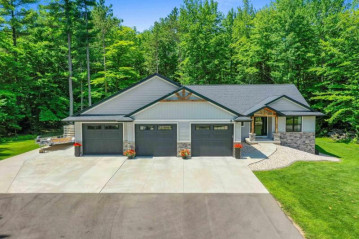 835 Maple Leaf Trail, Little Suamico, WI 54171