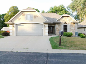 1334 N Lake Court, Grand Chute, WI 54913-6628