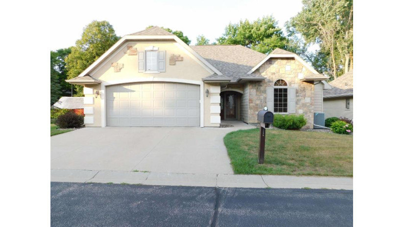 1334 N Lake Court Grand Chute, WI 54913 by Mark D Olejniczak Realty, Inc. - Office: 920-432-1007 $449,900