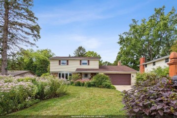 214 Brookridge Street, Allouez, WI 54301-2128