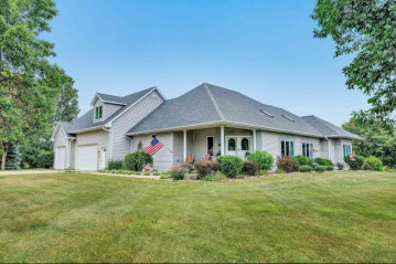 N936 Glennview Drive, Greenville, WI 54942