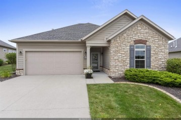 3655 Woods Edge Way, Ashwaubenon, WI 54115