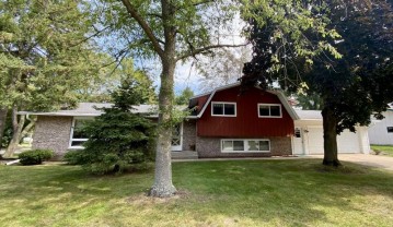 2710 Richard Street, Marinette, WI 54143